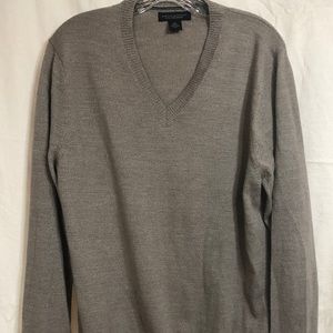 Banana Republic Men’s Large V-Neck Wool Sweater